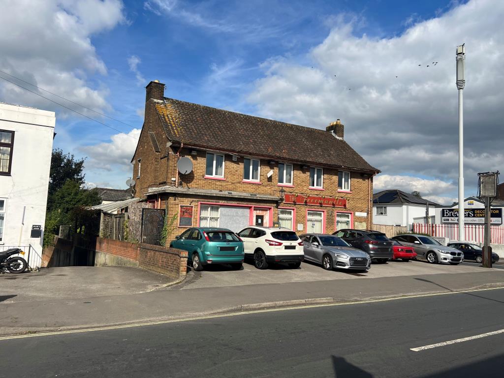 Lot: 35 - FORMER HOTEL FOR DEVELOPMENT POTENTIAL - Front photo of the freemantle hotel